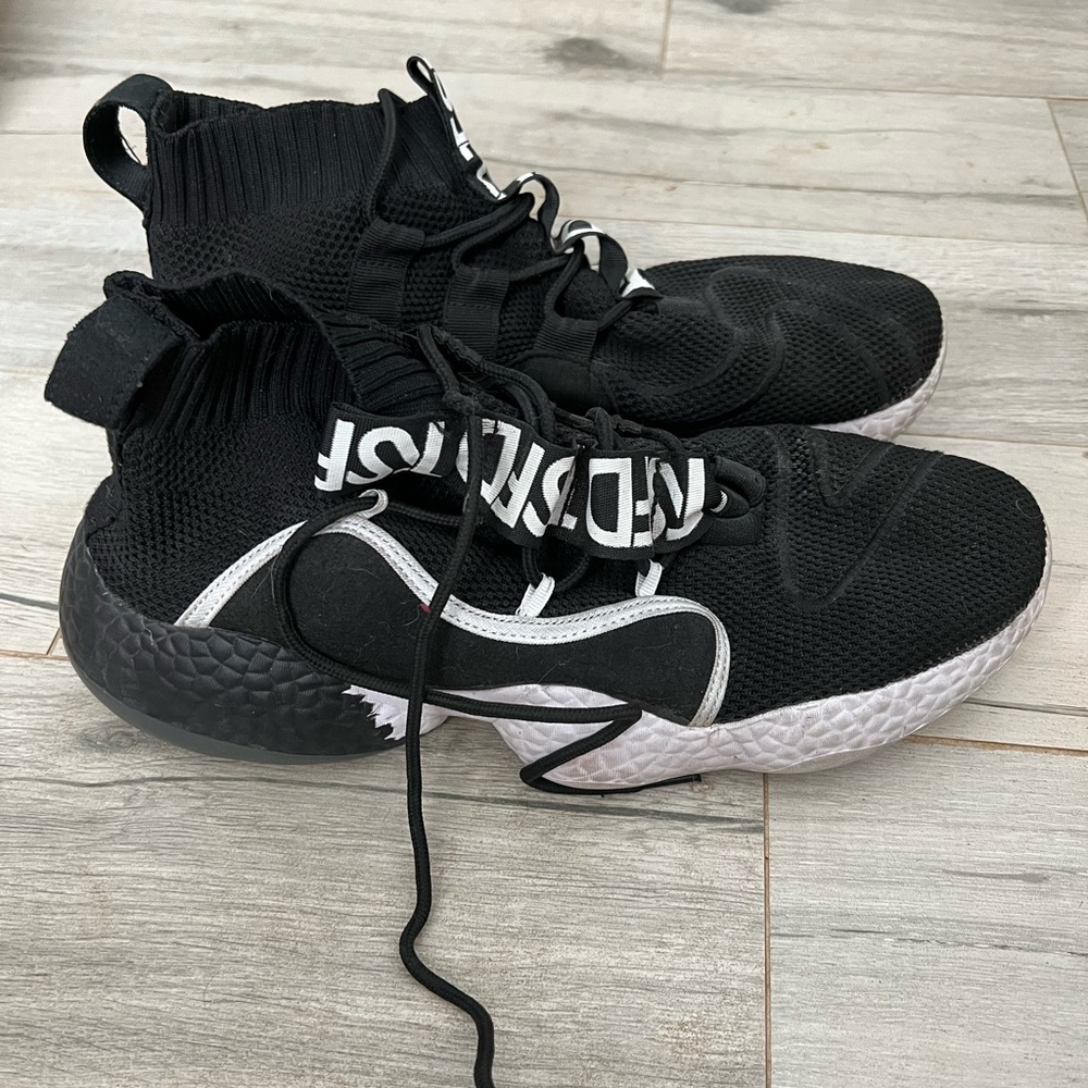 Men’s MLO tennis shoes